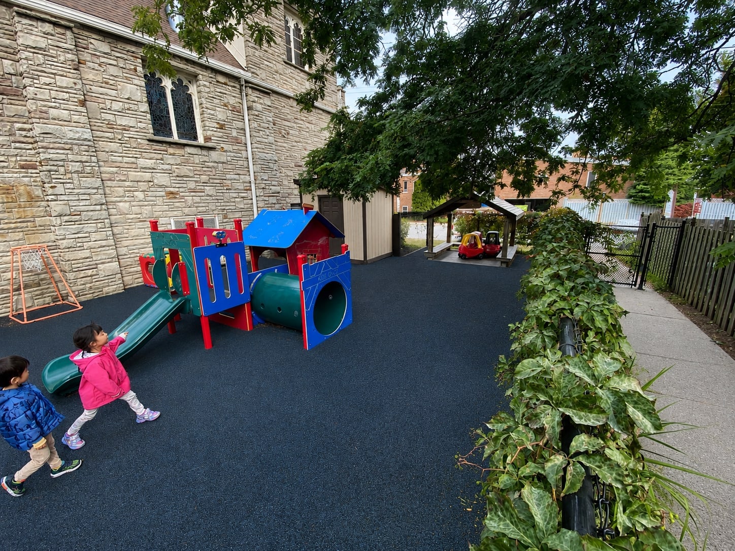 Kids playing on daycare rubber surfacing