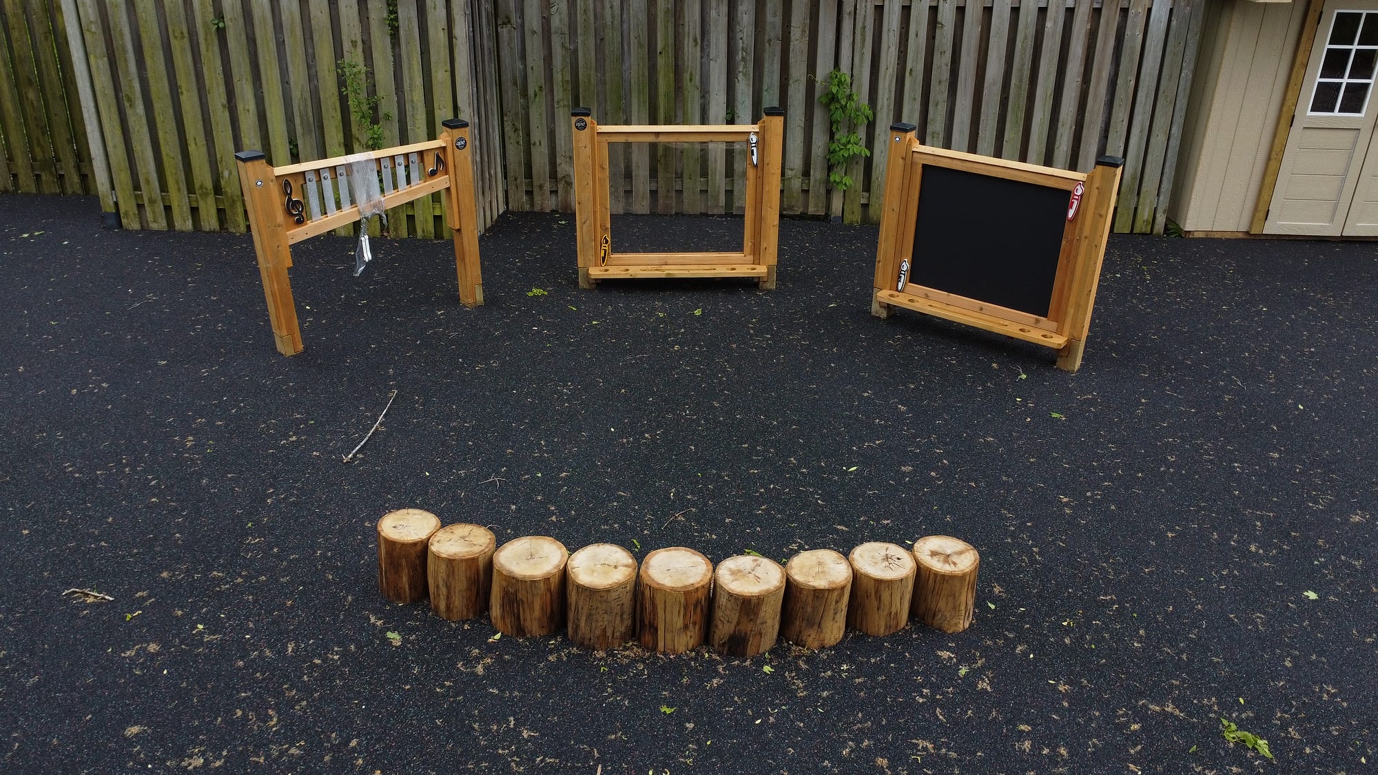 natural play panels log stumps rubber surfacing