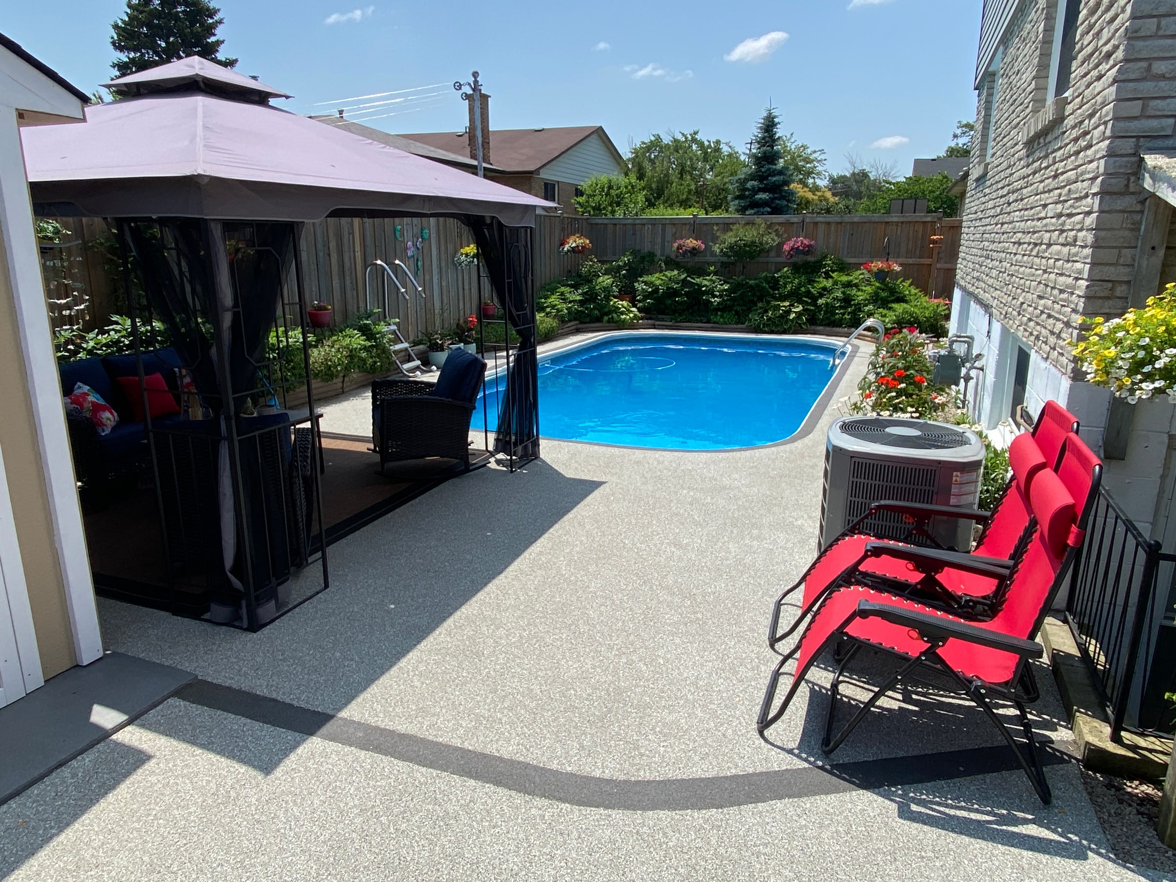 Grey rubber pool deck by Rubberscape