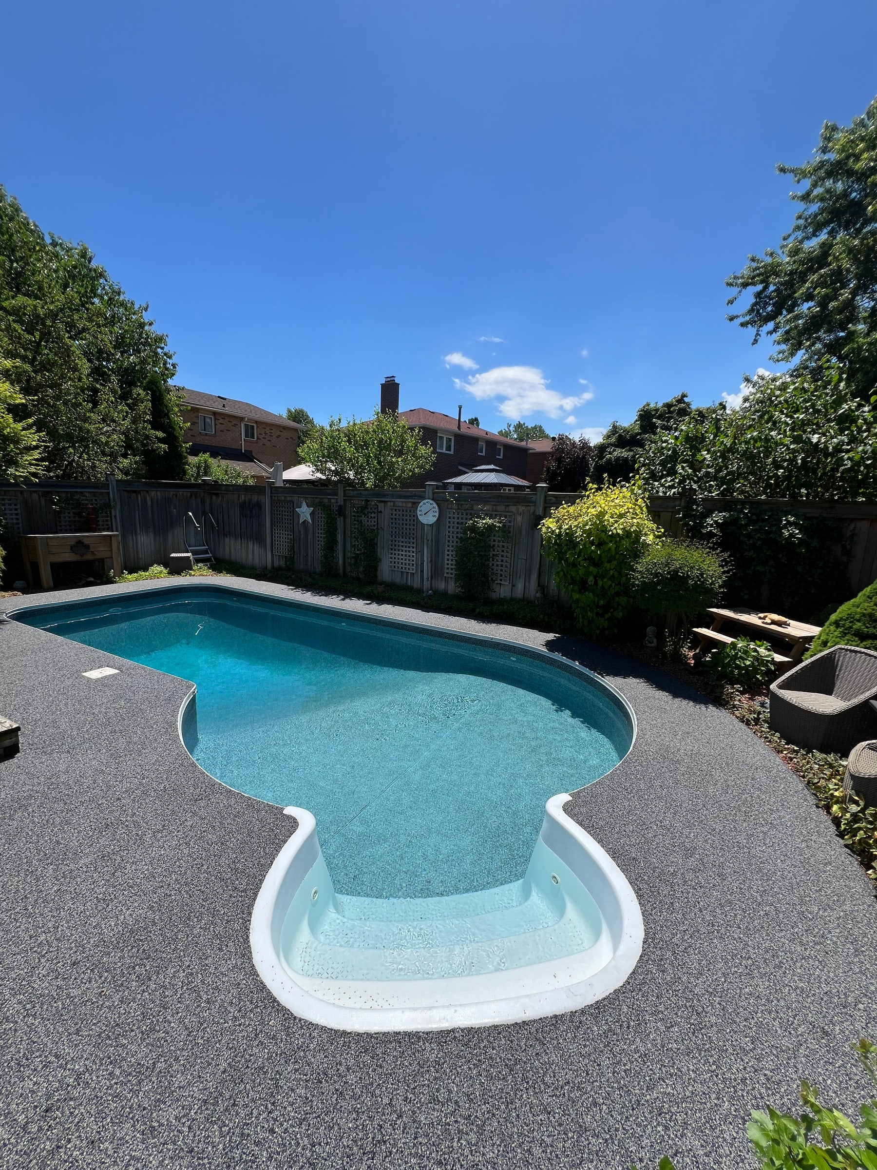 Grey rubber pool surface