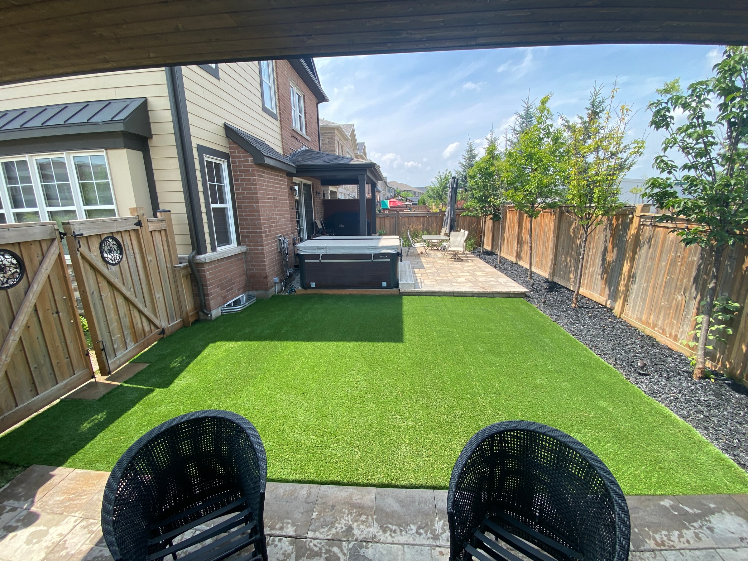 Backyard artificial turf no more mowing