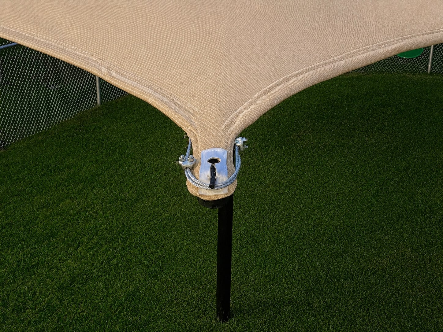 Tan sun shade clip by Rubberscape