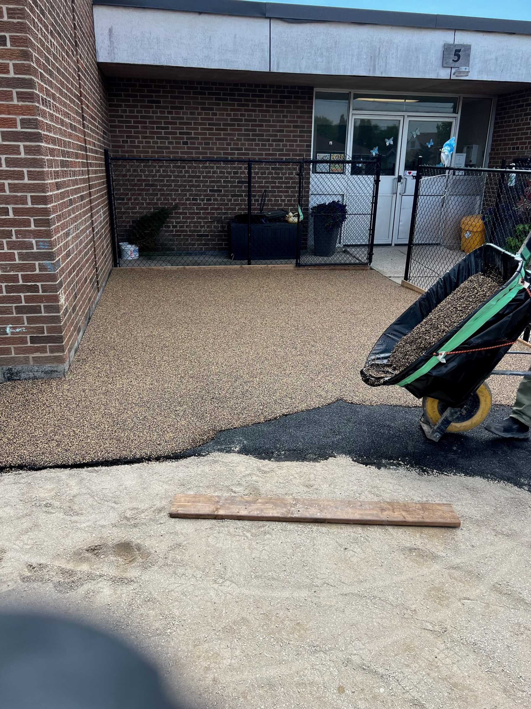 Rubber surfacing installation